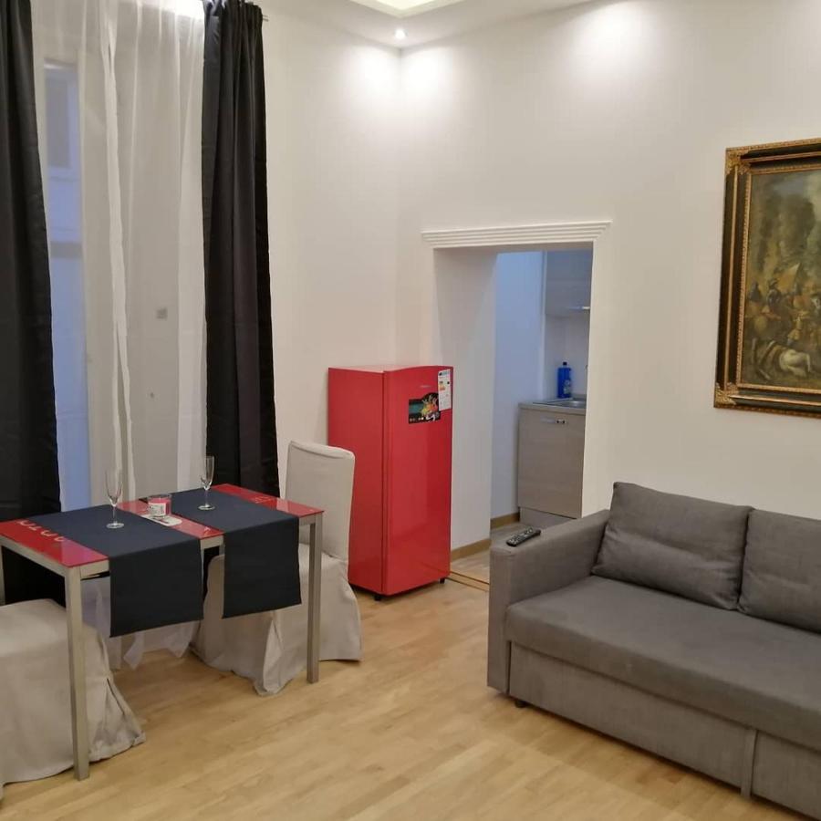 La Dimora Dei Borbone Apartment Napoli Bagian luar foto