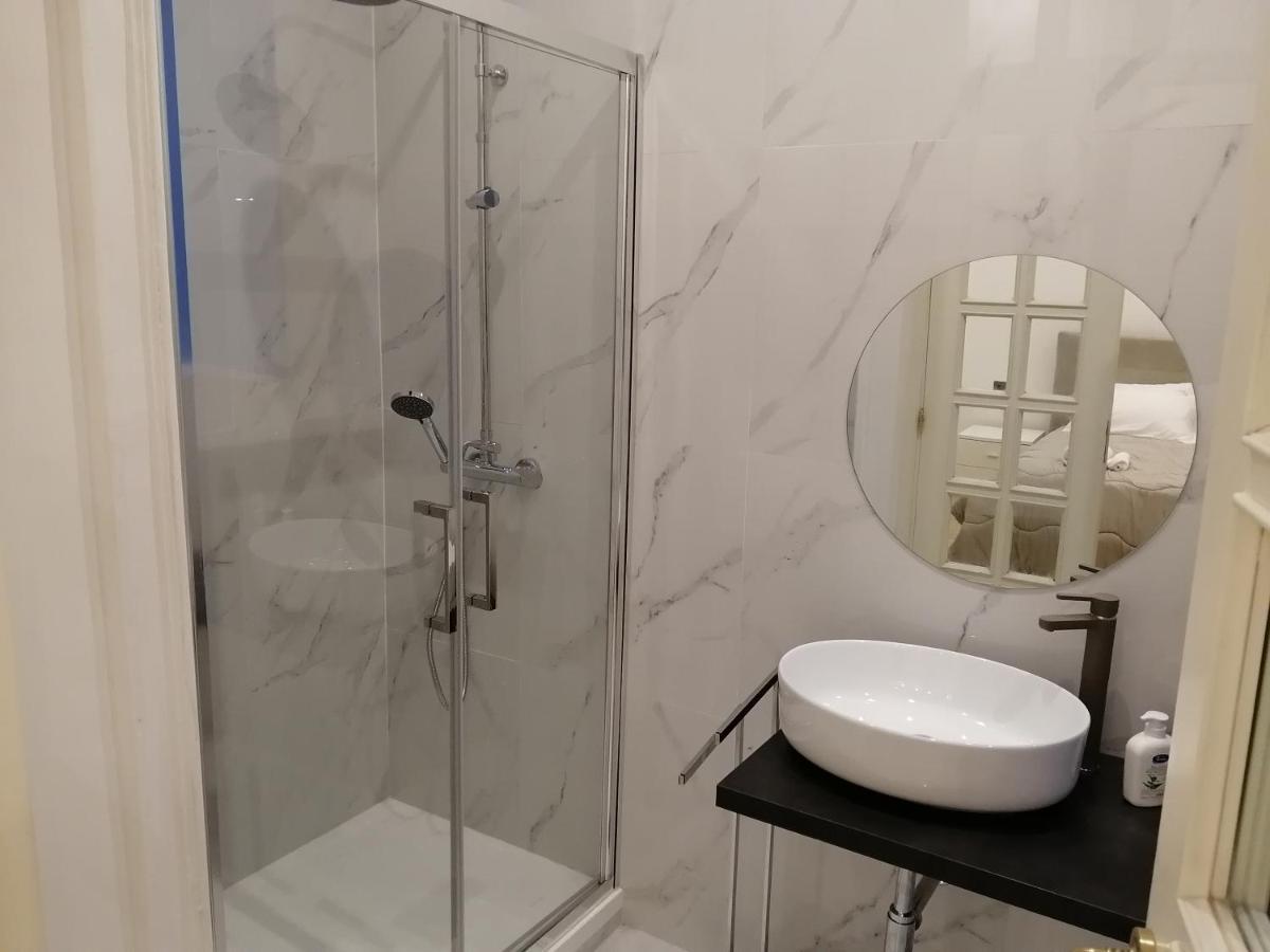 La Dimora Dei Borbone Apartment Napoli Bagian luar foto